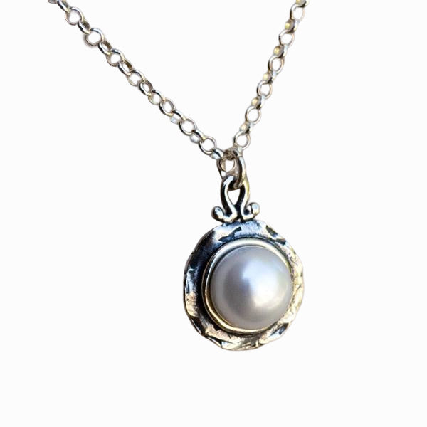 Romance Pearl Necklace